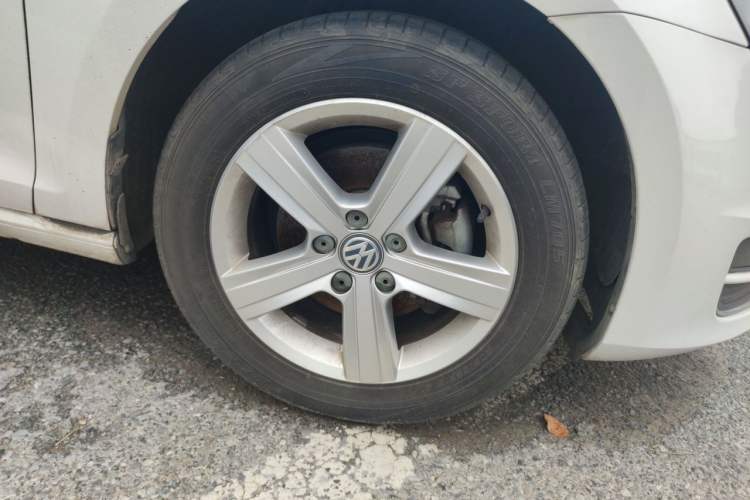 Used Volkswagen Golf 2014 1.4TSI Automatic Comfort Model Right Front Wheel Hub