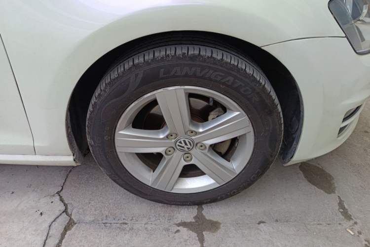 Used Volkswagen Golf 2014 1.6L Automatic Comfort Model Right Front Wheel Hub