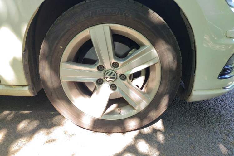 Used Volkswagen Golf 2014 1.4TSI Automatic Comfort Model Right Front Wheel Hub