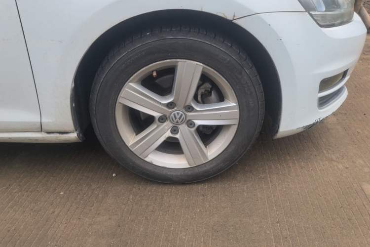 Used Volkswagen Golf 2014 1.4TSI Automatic Comfort Model Right Front Wheel Hub