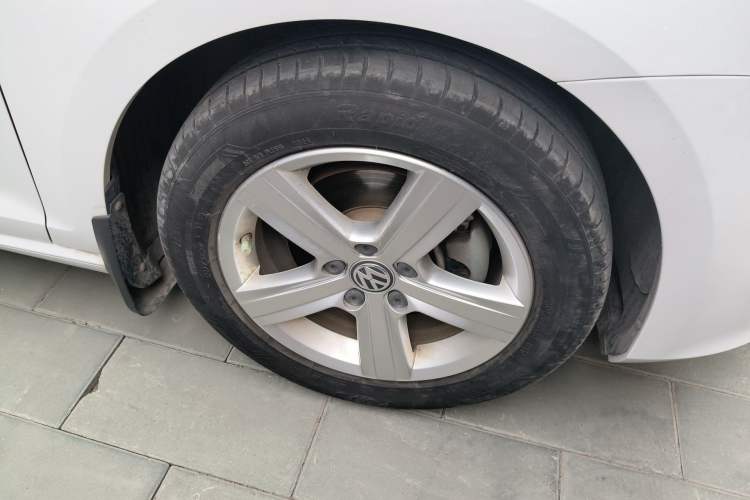 Used Volkswagen Golf 2014 1.4TSI Automatic Comfort Model Right Front Wheel Hub