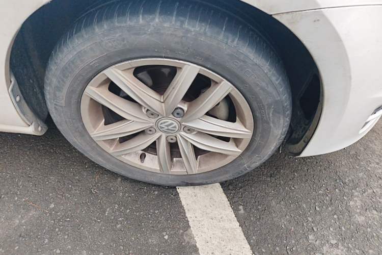 Used Volkswagen Golf 2014 1.4 TSI Manual Comfort Model Right Front Wheel Hub