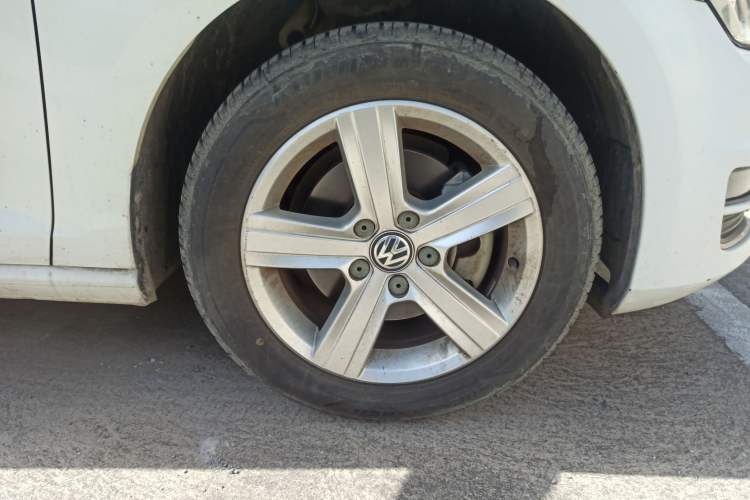 Used Volkswagen Golf 2014 1.6L Automatic Comfort Model Right Front Wheel Hub