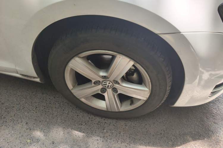 Used Volkswagen Golf 2014 1.4TSI Automatic Comfort Model Right Front Wheel Hub