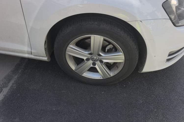 Used Volkswagen Golf 2014 1.4TSI Automatic Luxury Model Right Front Wheel Hub