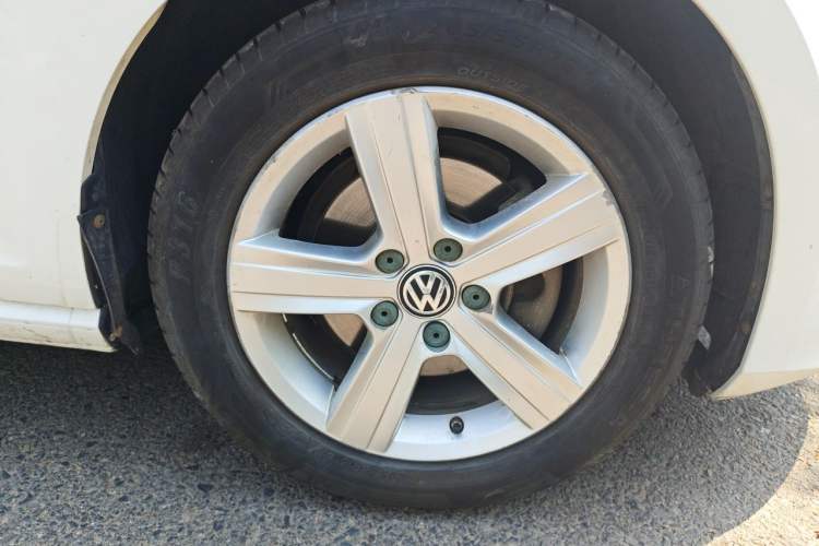 Used Volkswagen Golf 2014 1.4 TSI Manual Comfort Model Right Front Wheel Hub