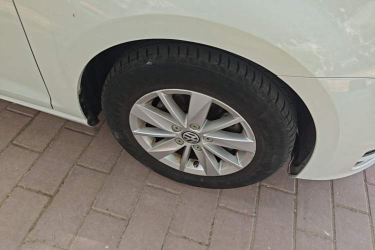Used Volkswagen Golf 2014 1.6L Manual Fashion Edition Right Front Wheel Hub