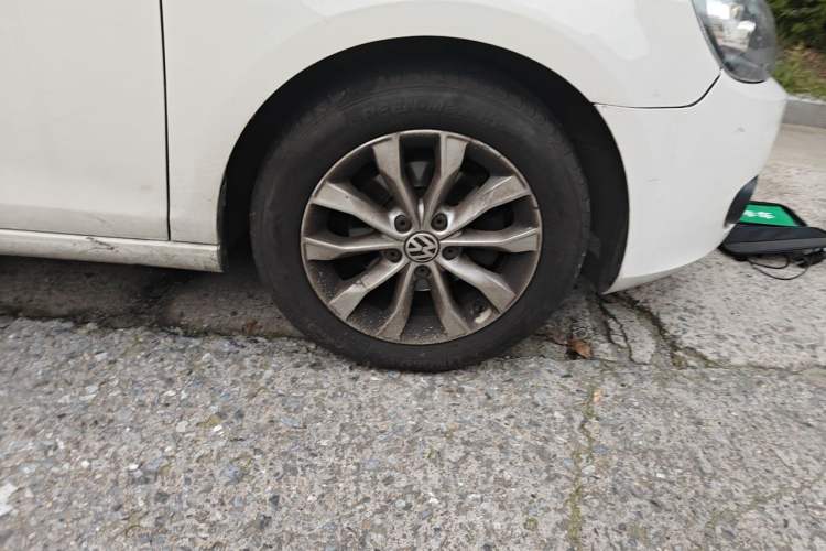 Used Volkswagen Golf 2014 1.6L Automatic Comfort Model Right Front Wheel Hub