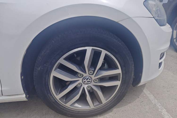 Used Volkswagen Golf 2014 1.4TSI Automatic Flagship Model Right Front Wheel Hub