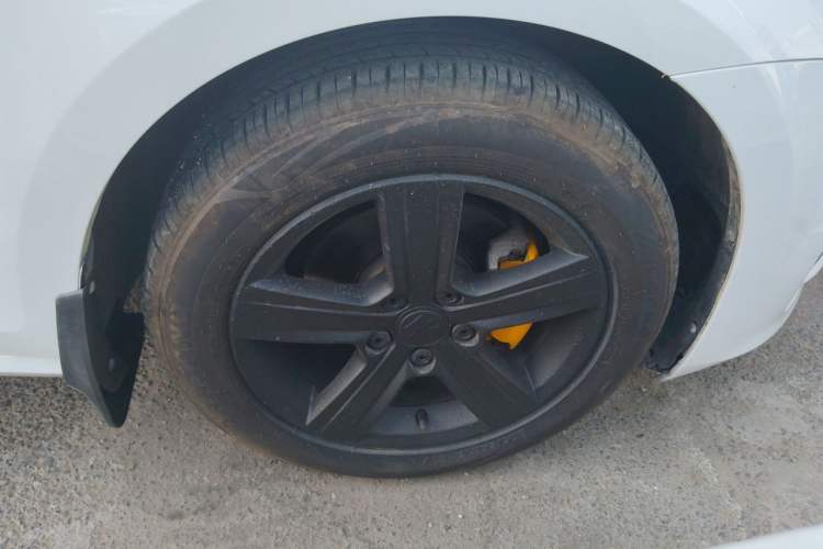 Used Volkswagen Golf 2014 1.4TSI Automatic Comfort Model Right Front Wheel Hub