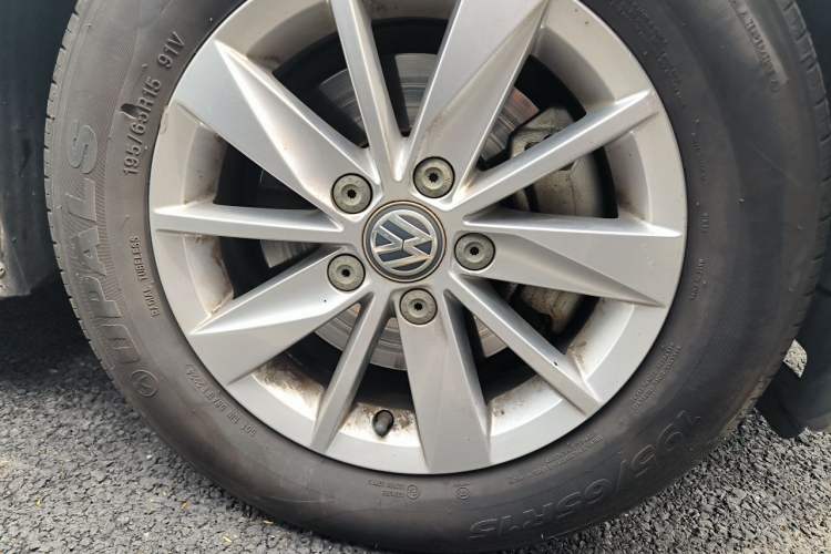 Used Volkswagen Golf 2014 1.6L Manual Fashion Edition Right Front Wheel Hub