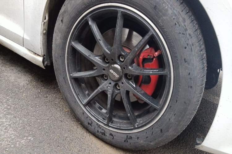 Used Volkswagen Golf 2014 1.6L Manual Fashion Edition Right Front Wheel Hub