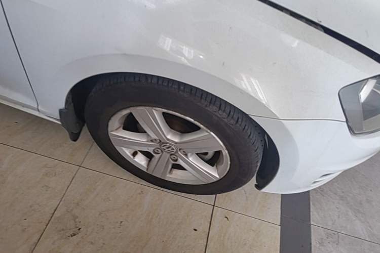 Used Volkswagen Golf 2014 1.4TSI Automatic Luxury Model Right Front Wheel Hub