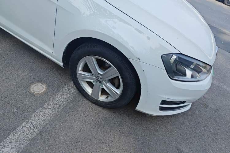 Used Volkswagen Golf 2014 1.4TSI Automatic Comfort Model Right Front Wheel Hub