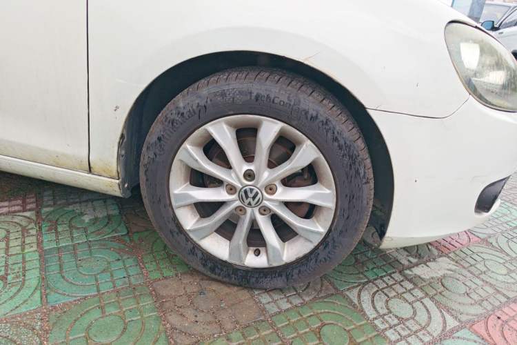 Used Volkswagen Golf 2014 1.6L Automatic Comfort Model Right Front Wheel Hub