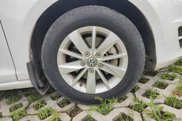 Used Volkswagen Golf 2014 1.6L Manual Fashion Edition Right Front Wheel Hub