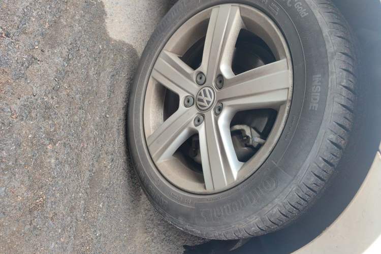 Used Volkswagen Golf 2014 1.4TSI Automatic Comfort Model Right Front Wheel Hub