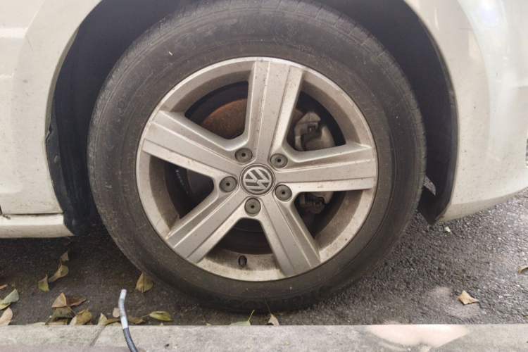 Used Volkswagen Golf 2014 1.4 TSI Manual Comfort Model Right Front Wheel Hub