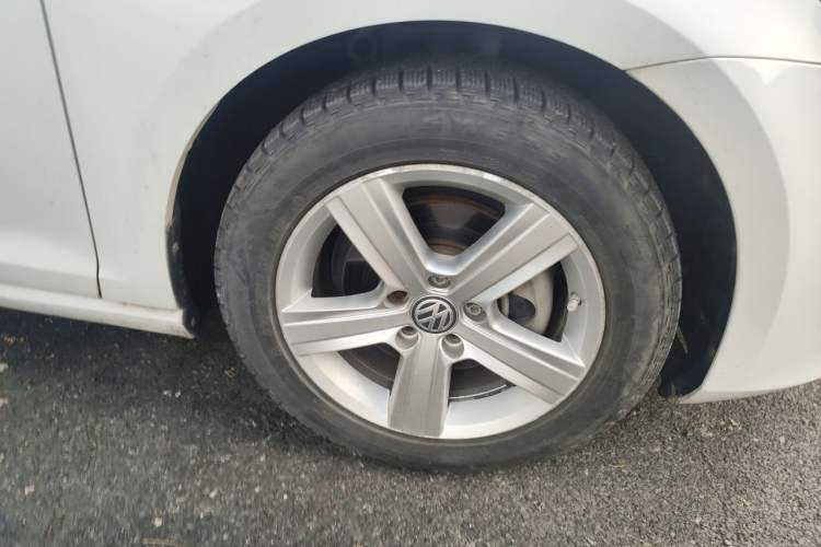 Used Volkswagen Golf 2014 1.4TSI Automatic Comfort Model Right Front Wheel Hub