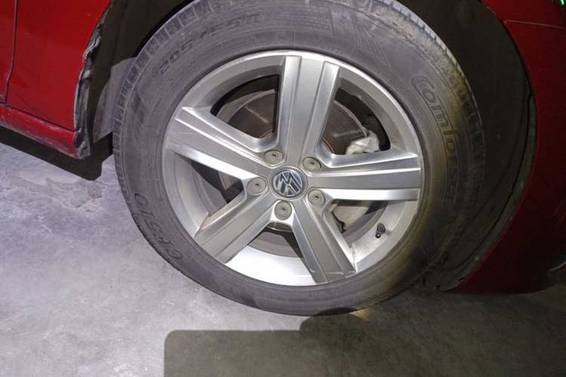 Used Volkswagen Golf 2014 1.4TSI Automatic Luxury Model Right Front Wheel Hub