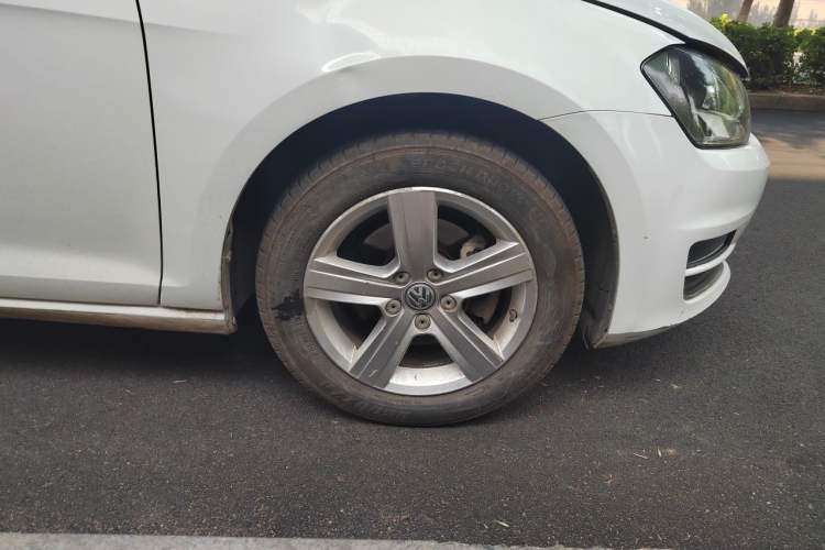 Used Volkswagen Golf 2014 1.4TSI Automatic Luxury Model Right Front Wheel Hub
