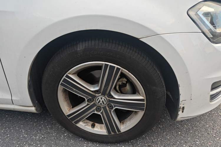 Used Volkswagen Golf 2014 1.4TSI Automatic Luxury Model Right Front Wheel Hub