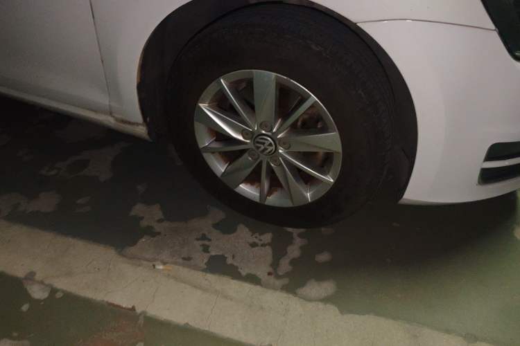 Used Volkswagen Golf 2014 1.6L Automatic Fashion Model Right Front Wheel Hub