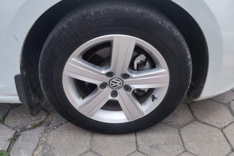 Used Volkswagen Golf 2014 1.4TSI Automatic Comfort Model Right Front Wheel Hub