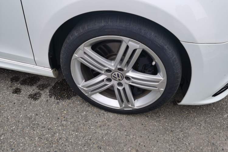 Used Volkswagen Golf 2014 2.0 TSI R Convertible Right Front Wheel Hub