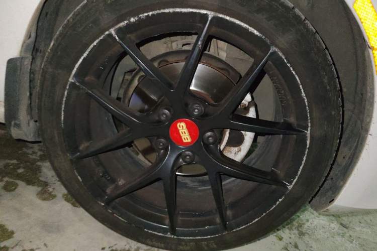 Used Volkswagen Golf 2014 1.4TSI Automatic Comfort Model Right Front Wheel Hub