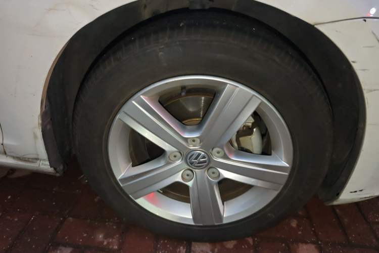 Used Volkswagen Golf 2014 1.6L Automatic Comfort Model Right Front Wheel Hub