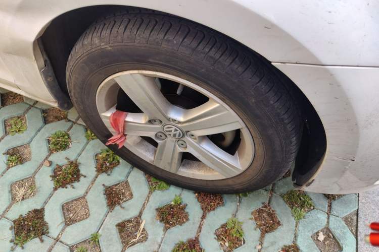 Used Volkswagen Golf 2014 1.4TSI Automatic Comfort Model Right Front Wheel Hub