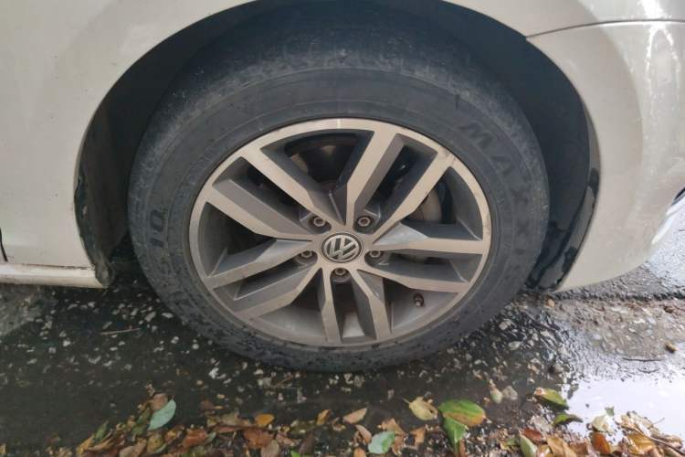 Used Volkswagen Golf 2014 1.4TSI Automatic Flagship Model Right Front Wheel Hub