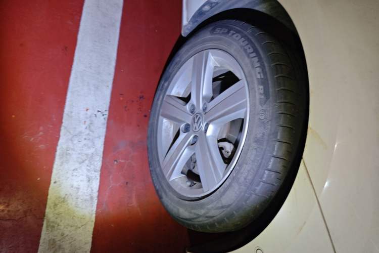 Used Volkswagen Golf 2014 1.4TSI Luxury Travel Edition Right Front Wheel Hub