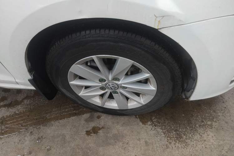 Used Volkswagen Golf 2014 1.6L Automatic Fashion Model Right Front Wheel Hub