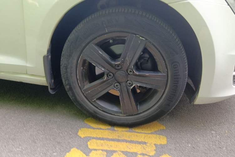 Used Volkswagen Golf 2014 1.4TSI Automatic Luxury Model Right Front Wheel Hub