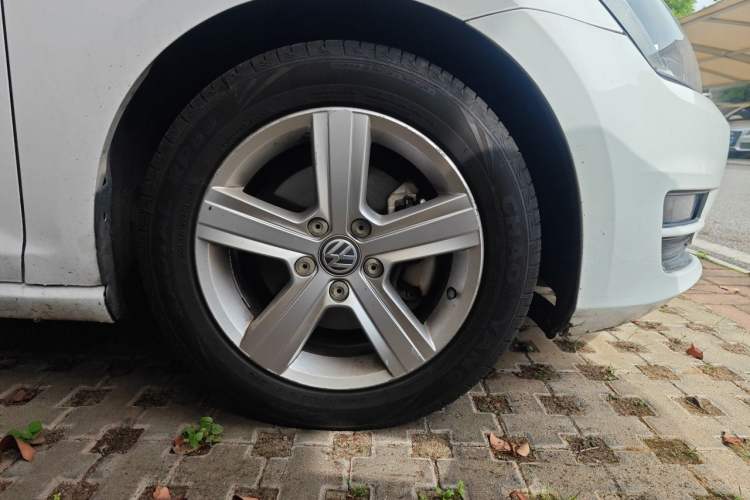 Used Volkswagen Golf 2014 1.4TSI Automatic Comfort Model Right Front Wheel Hub