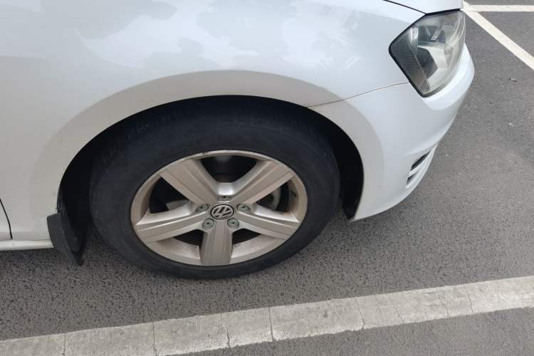 Used Volkswagen Golf 2014 1.4TSI Automatic Comfort Model Right Front Wheel Hub