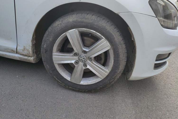 Used Volkswagen Golf 2014 1.4 TSI Manual Comfort Model Right Front Wheel Hub