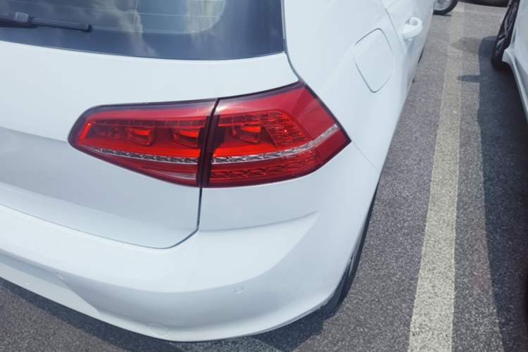 Used Volkswagen Golf 2014 1.6L Automatic Comfort Model Right Rear Taillight