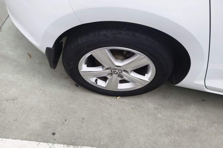 Used Volkswagen Golf 2014 1.4TSI Automatic Luxury Model Right Rear Wheel Hub