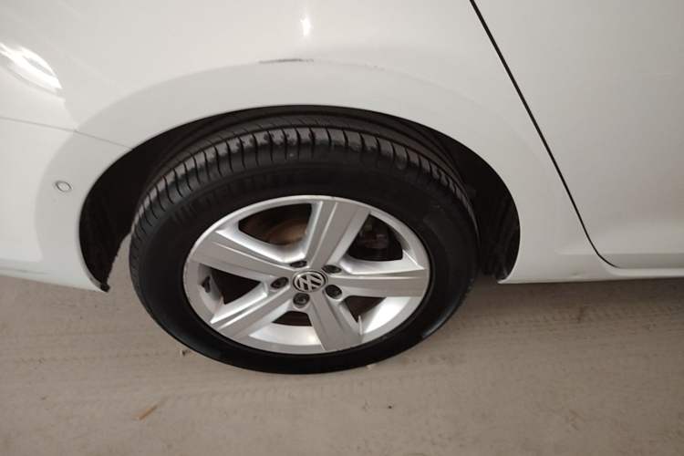 Used Volkswagen Golf 2014 1.4TSI Luxury Travel Edition Right Rear Wheel Hub