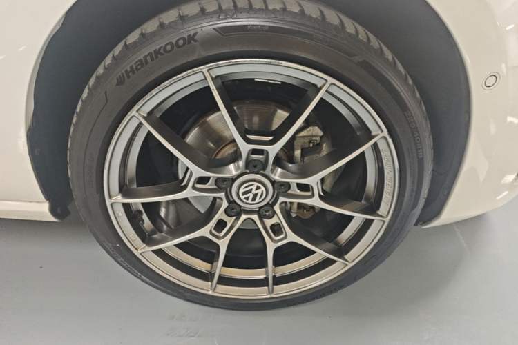 Used Volkswagen Golf 2014 1.4TSI Luxury Travel Edition Right Rear Wheel Hub