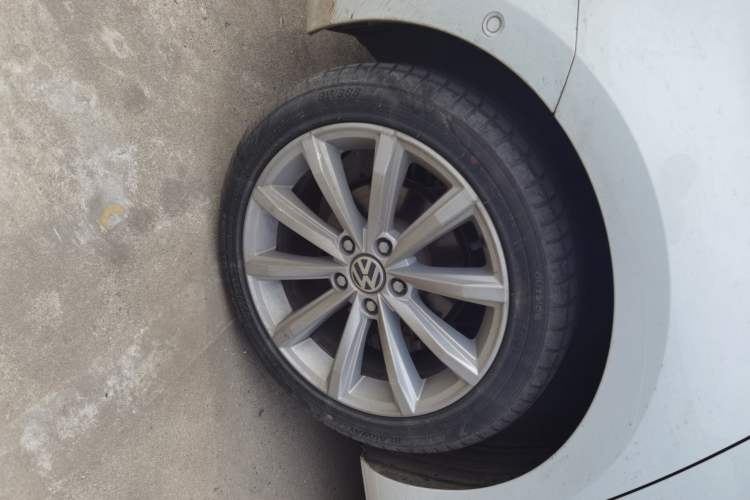 Used Volkswagen Golf 2014 1.4TSI Luxury Travel Edition Right Rear Wheel Hub