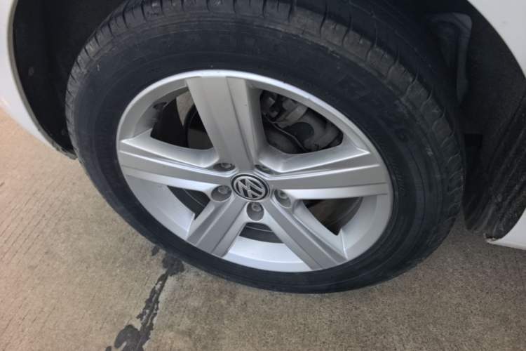 Used Volkswagen Golf 2014 1.4TSI Automatic Comfort Model Right Rear Wheel Hub