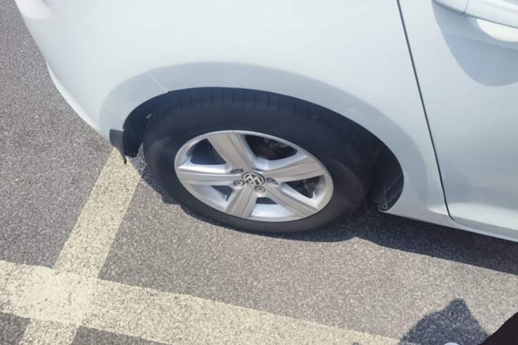 Used Volkswagen Golf 2014 1.6L Automatic Comfort Model Right Rear Wheel Hub