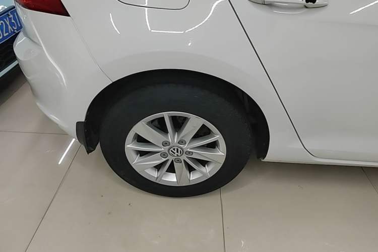 Used Volkswagen Golf 2014 1.6L Automatic Fashion Model Right Rear Wheel Hub