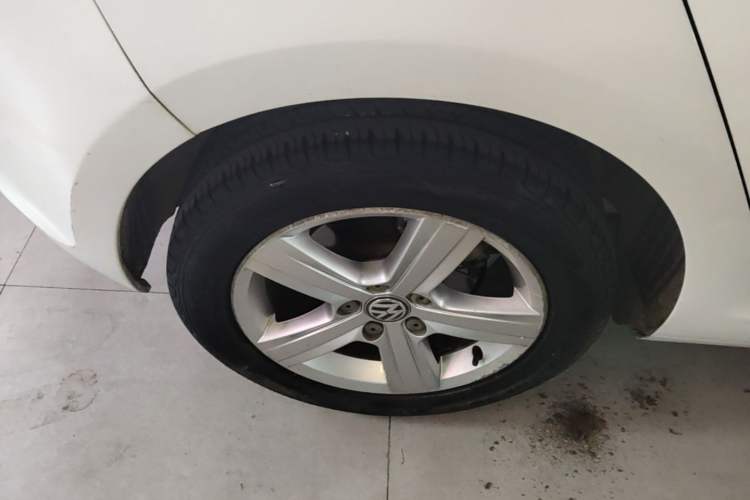 Used Volkswagen Golf 2014 1.6L Automatic Comfort Model Right Rear Wheel Hub