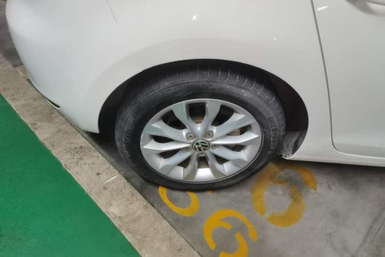 Used Volkswagen Golf 2014 1.6L Automatic Comfort Model Right Rear Wheel Hub