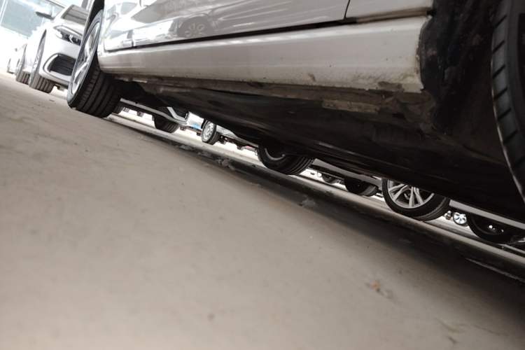 Used Volkswagen Golf 2014 1.4TSI Luxury Travel Edition Right Side Sill